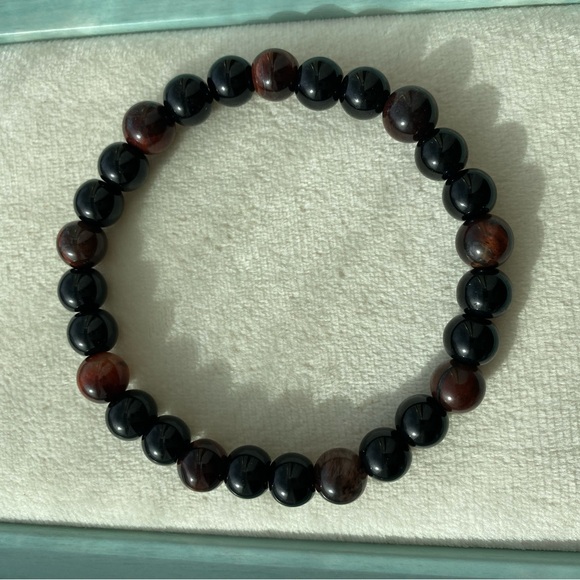 sold Black onyx and red tigers eye stretch bracelet - Picture 3 of 3